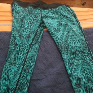 Nike exercise  capri pants xl